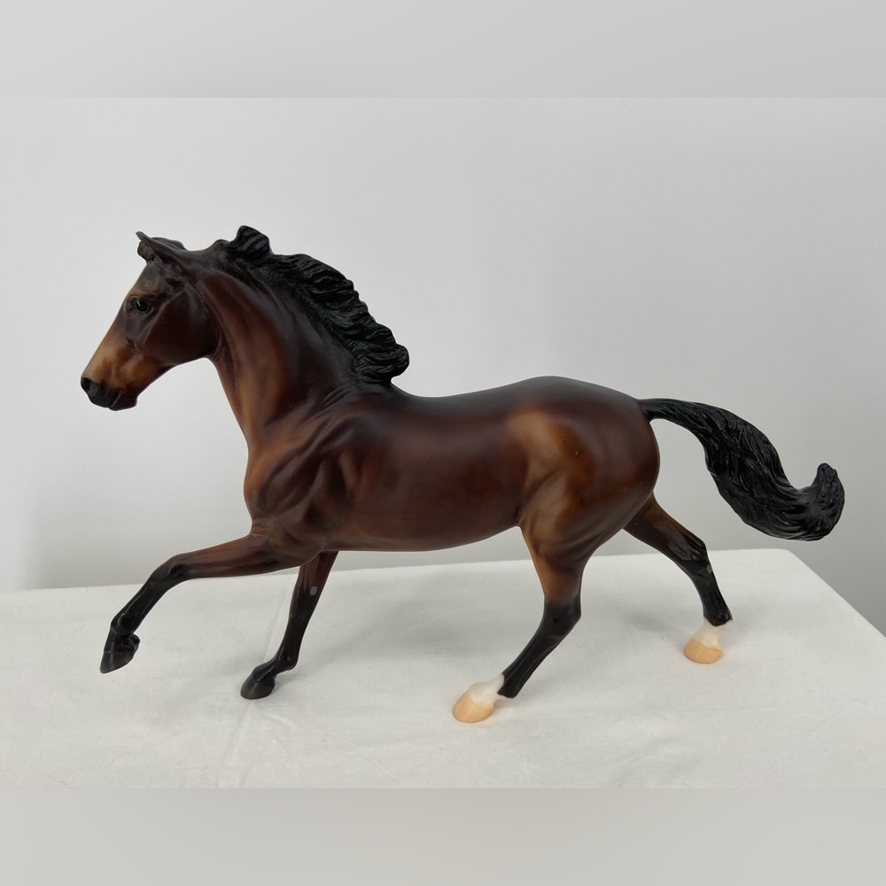 Breyer Model Horse‎ Flash #594 Jubilee Celebration, 2004, Retired